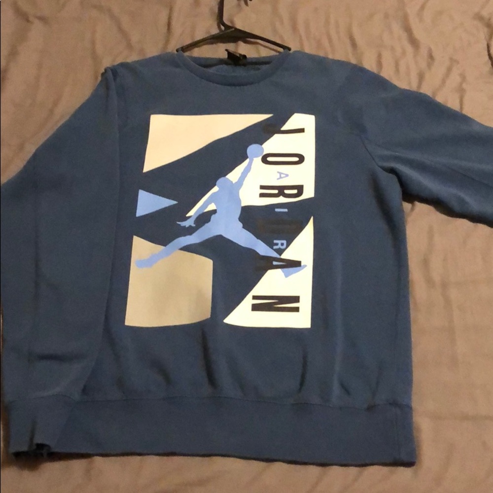 Jordan crewneck size LG